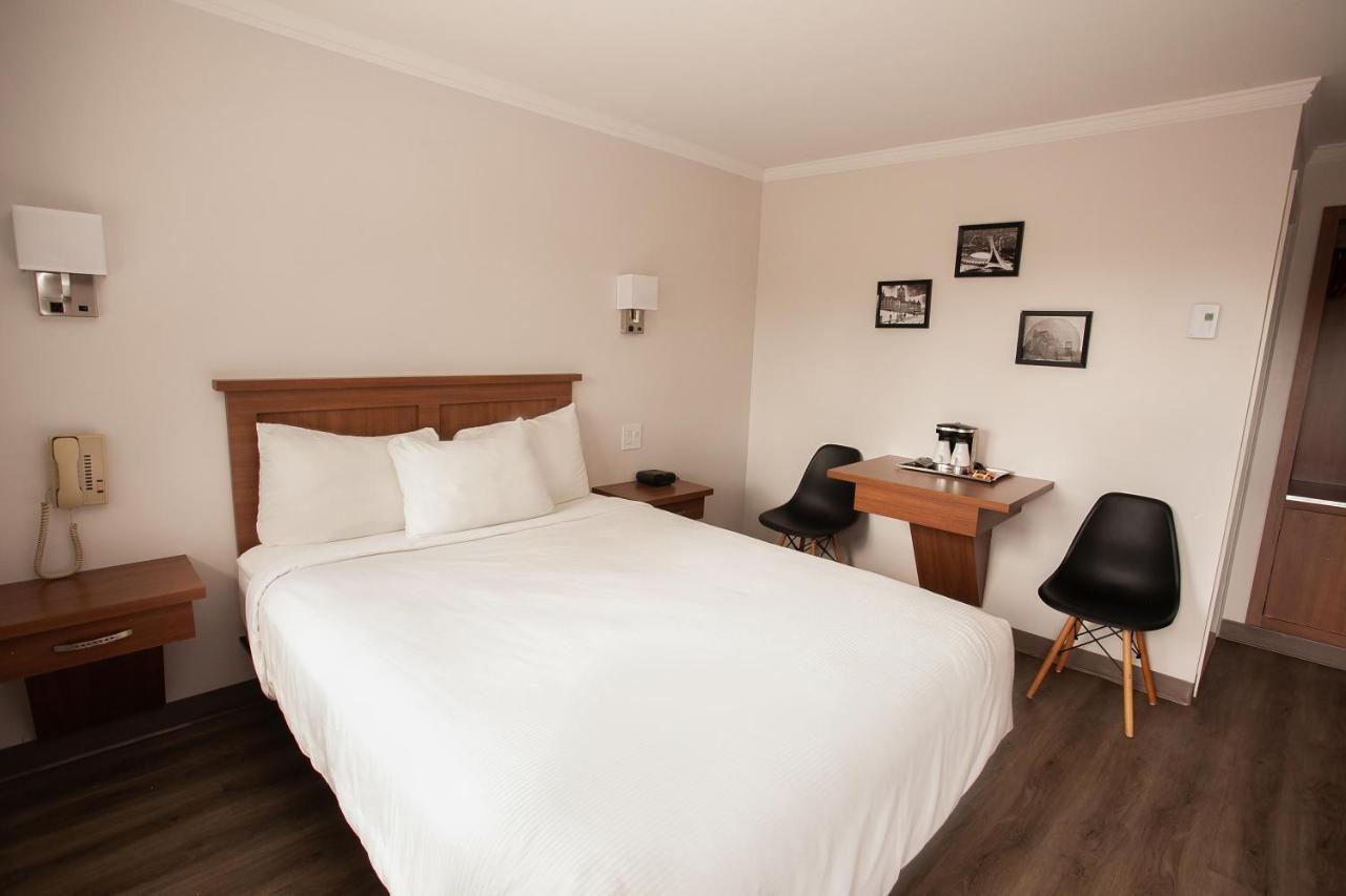 Standard Room 1 Queen Bed,952197091:JPEG