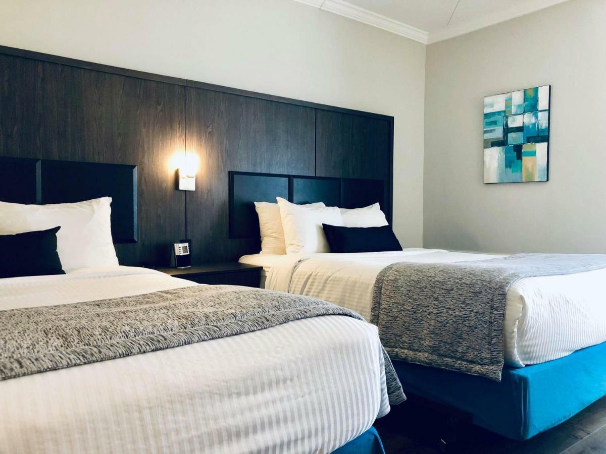 Queen Room with Two Queen Beds - Non-Smoking,812894811:JPEG